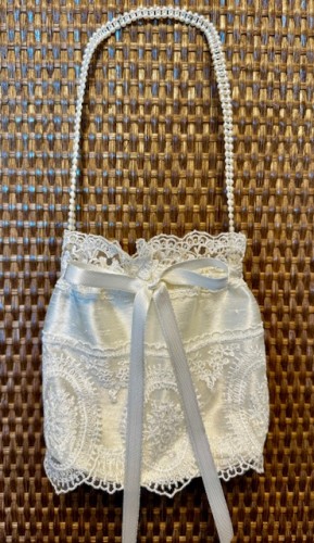 Rankinukas pirmai komunijai