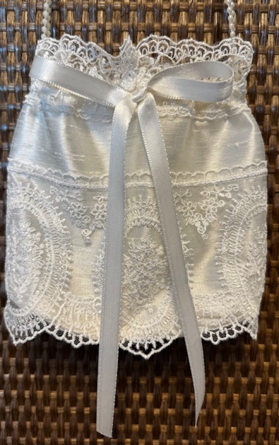 Rankinukas pirmai komunijai